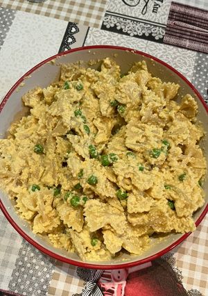 A picture of Creamy Cashew Pasta with Peas.