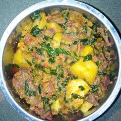 A picture of Irish potatoes and beef porrage.