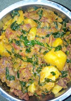 A picture of Irish potatoes and beef porrage.