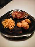 Poulet farci au chèvre et enroulé de lard