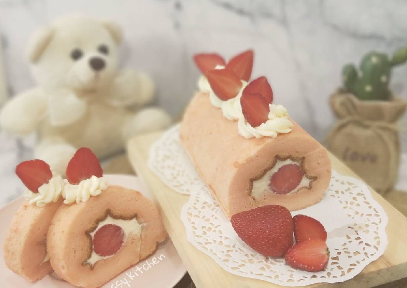 Strawberry cheese rollcake