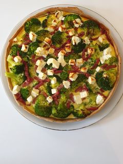 Une photo de Quiche brocolis, lardons et feta