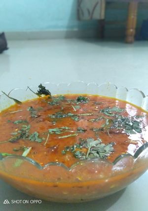દહીં લસણ નું શાક (Dahi Garlic Shak Recipe in Gujarati) રેસીપી મુખ્ય ફોટો