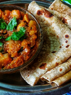உருளைக்கிழங்கு மக்கானா கிரேவி (Urulaikilangu makkana Gravy Recipe in Tamil) செய்முறை முக்கிய புகைப்படம்