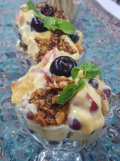 عکسی از دستور سالاد میوه با سس دنت وآجیل عسلی