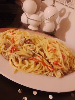 صورة لوصفة سباغيتي بالجبن وبرجر اللحم🍝👌