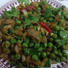 A picture of Chatpati Fresh Green Peas chaat.