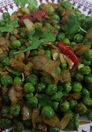 A picture of Chatpati Fresh Green Peas chaat.