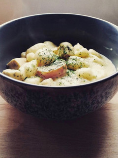 Sajtos-tejszínes csirkemell gnocchival recept fotója