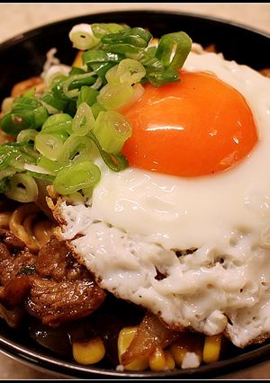 【和風牛排丼】活力倍增的豪華b級美食 的食譜成品照片