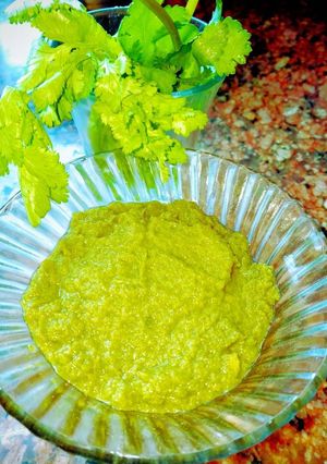 हरे धनिया की चटनी (Hare dhaniya ki chutney recipe in hindi) रेसिपी मुख्य फोटो