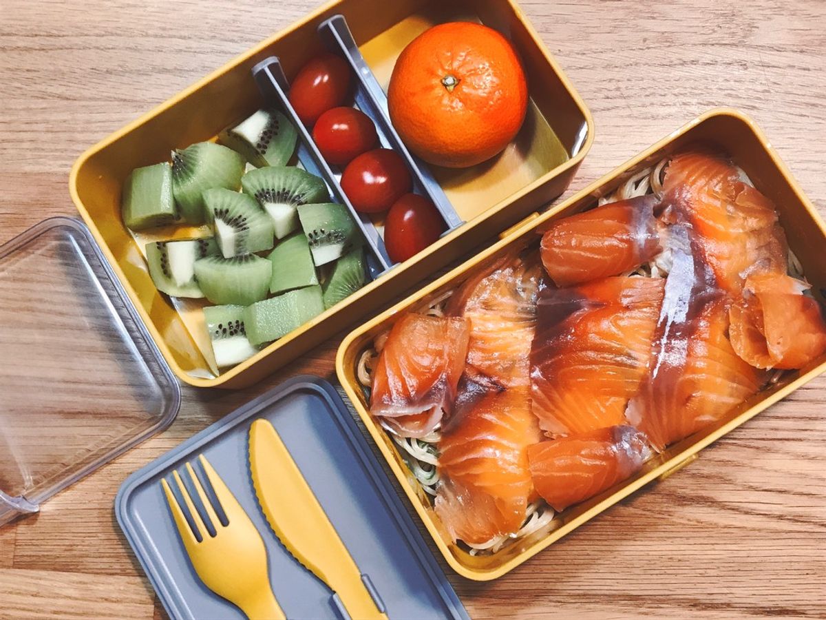 Bento - Mì Ý Sốt Kem Rau Chân Vịt Topping Cá Hồi Xông Khói