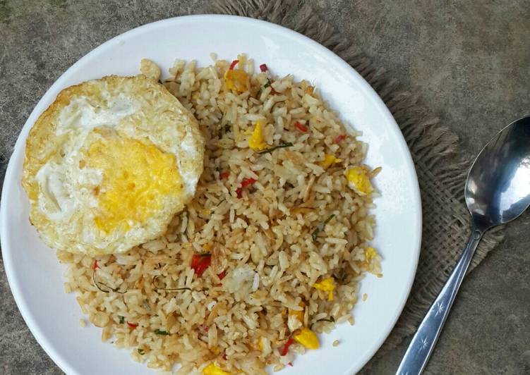 Nasi goreng rebon daun jeruk
