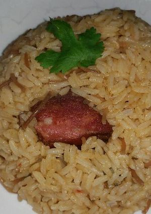 Una foto de Locrio de fideos y chuleta