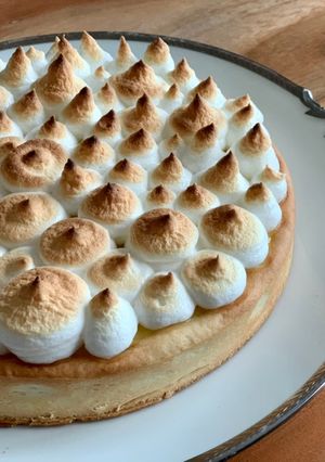 Une photo de Tarte citron - praliné meringuée 🍋🌰
