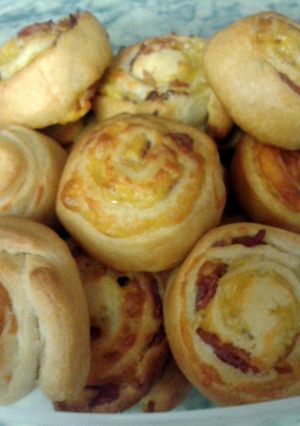 A picture of Bacon Cheddar Pinewheels.