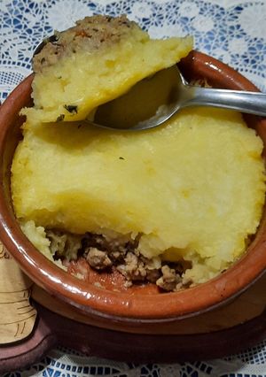 Una foto de Pastel de papa y carne en cazuelas individuales