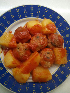 Foto di Patate e polpette a sugo