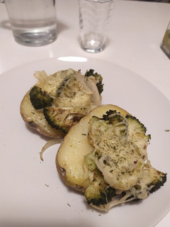 Una foto de Patatas al forn amb brócoli