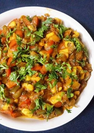 A picture of Corn & capsicum vegetable.