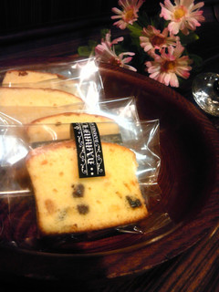 A picture of Easy Pound Cake with Dried Fruit.