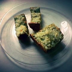 A picture of Garlic Bread.