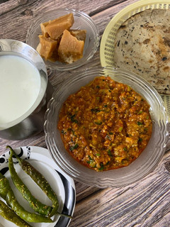 રીંગણ નો ઓળો (Ringan Oro Recipe In Gujarati) રેસીપી મુખ્ય ફોટો