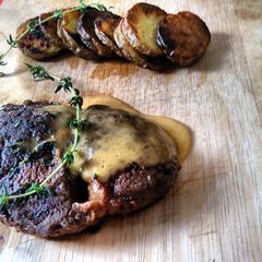 A picture of Ultimate steak with potatoes.