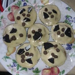 Chocolate chip Oreo cookies cupcakes A picture of Chocolate chip Oreo cookies cupcakes.
