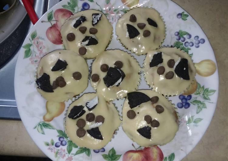 Chocolate chip Oreo cookies cupcakes
