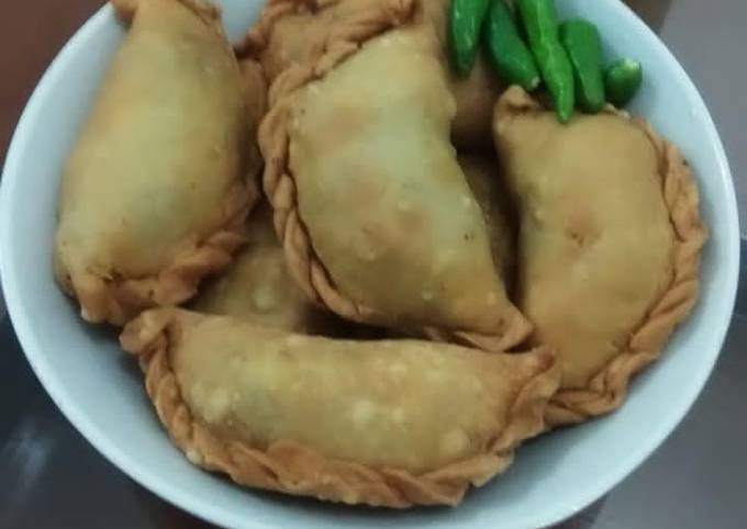 Pastel Crispy Isi Ikan Tengiri Kentang dan Wortel