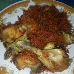 A picture of Ayam bumbu serundeng.