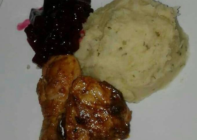 Grilled chicken with mashed potatoes