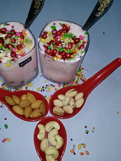 मिक्स फ्रूट लस्सी (Mix fruit lassi recipe in Hindi) रेसिपी मुख्य फोटो