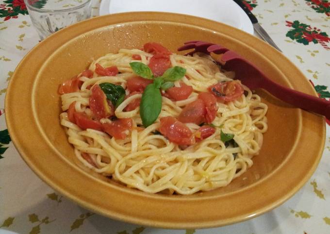 Recipe of Ultimate AMIEs Fresh SPAGHETTI with Fresh Tomatoe &amp; Basil