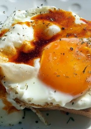 A picture of Fried Egg And Yogurt Sandwich.