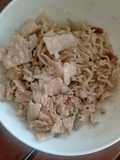 Mie Pedas Manis Ikan Roa