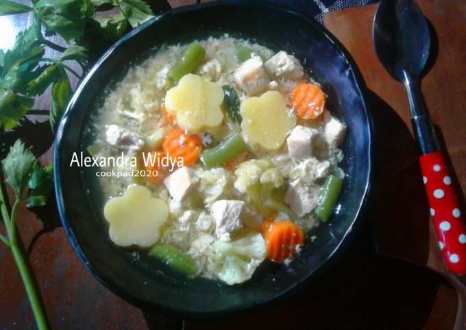 Cara Menyiapkan Chicken Egg Drop Soup Anti Gagal