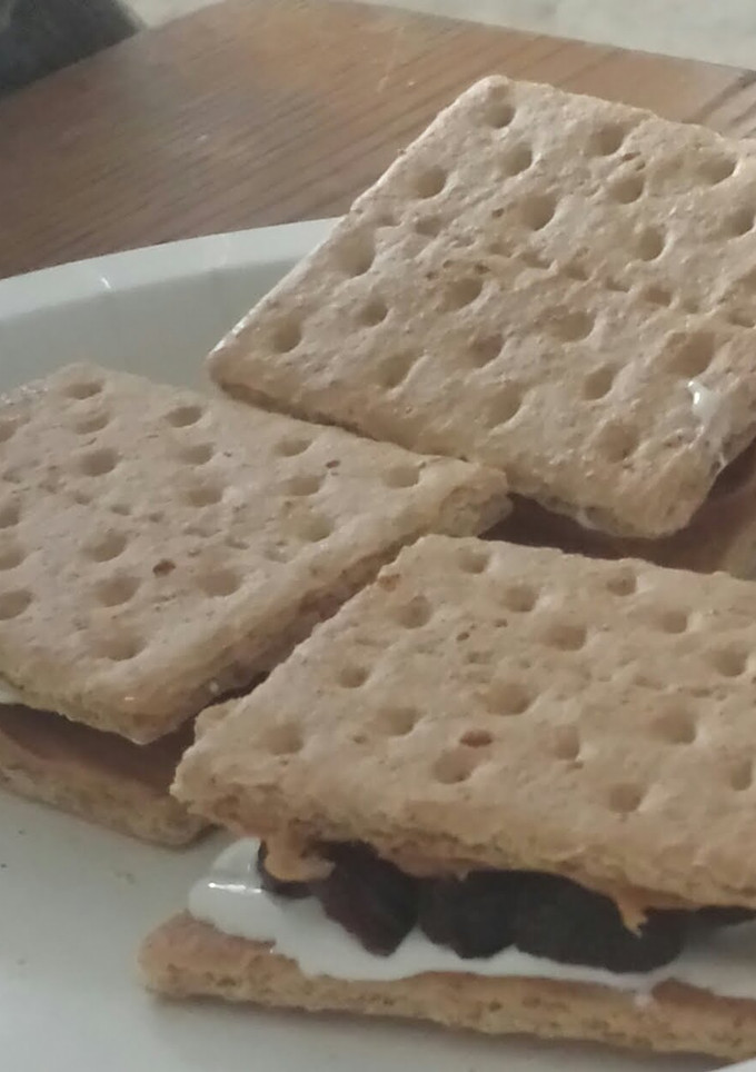 A picture of Cracker Snackers.