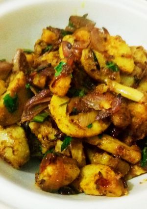मसालेदार आलू (Masaledar aloo recipe in hindi) रेसिपी मुख्य फोटो