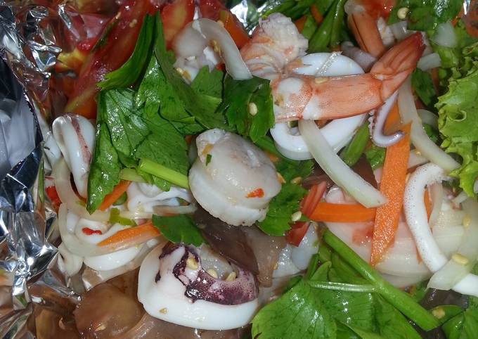 Recipe of Any-night-of-the-week Thai Seafood Salad