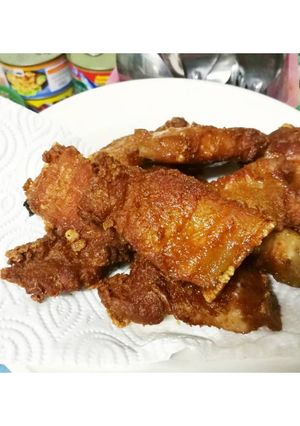 รูปของ 🐷หมูสามชั้น​ทอดน้ำปลาThai deep fried pork belly with fish sauce