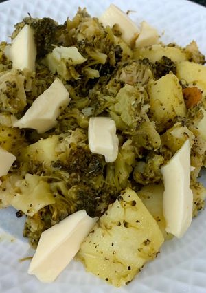Una foto de Patata y brócoli rehogados con queso de Arzua