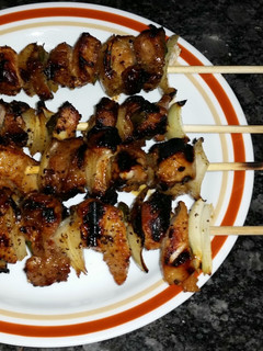 A picture of Onion & Orange kabobs.