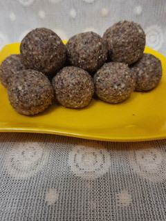 अलसी के लड्डू (alsi ke ladoo recipe in Hindi) रेसिपी मुख्य फोटो