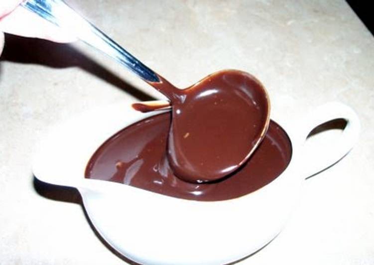 Homemade hot fudge sauce