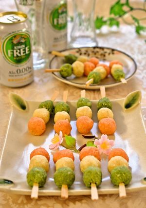 A picture of Tri-Colored Potato Dango (For Flower Viewing ).