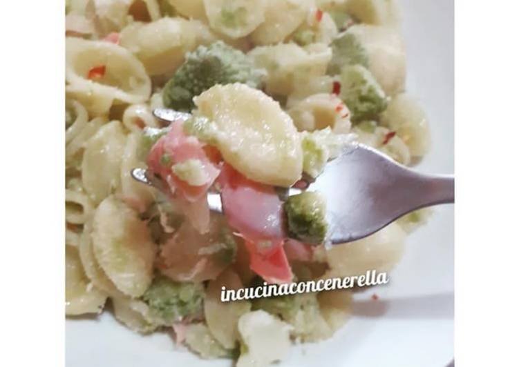 Orecchiette con cavolo romanesco e mortadella