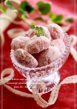 A picture of Strawberry Snowballs.
