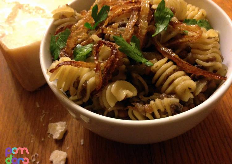 How to Prepare Quick Lentils with Fresh Pasta and Caramelized Onions